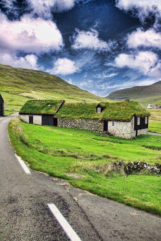 The village of Húsavík, Faroe Islands.jpg